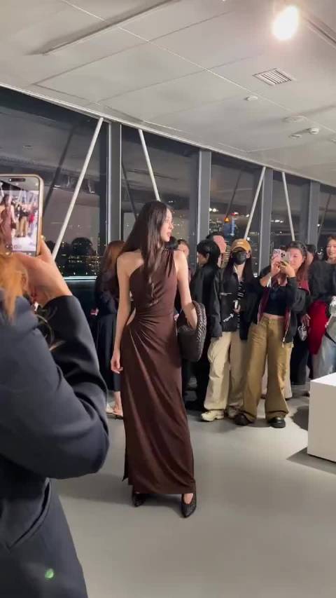 古力娜扎一出现，夜晚瞬间亮了，女娲炫技之作