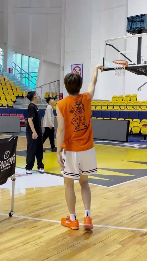 训练内容基础 细节就不基础 cr 训练师星星 看场馆是新的胡萝卜色姐姐妞妞