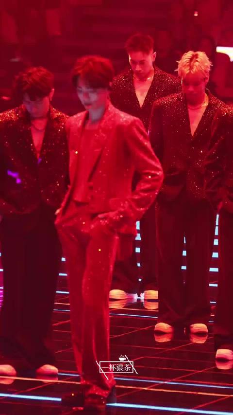 陈立农扫腿舞燃爆现场