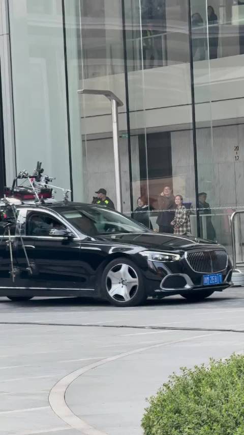 也是坐上迈巴赫了，现偶好本子都给我爹递一下啊！