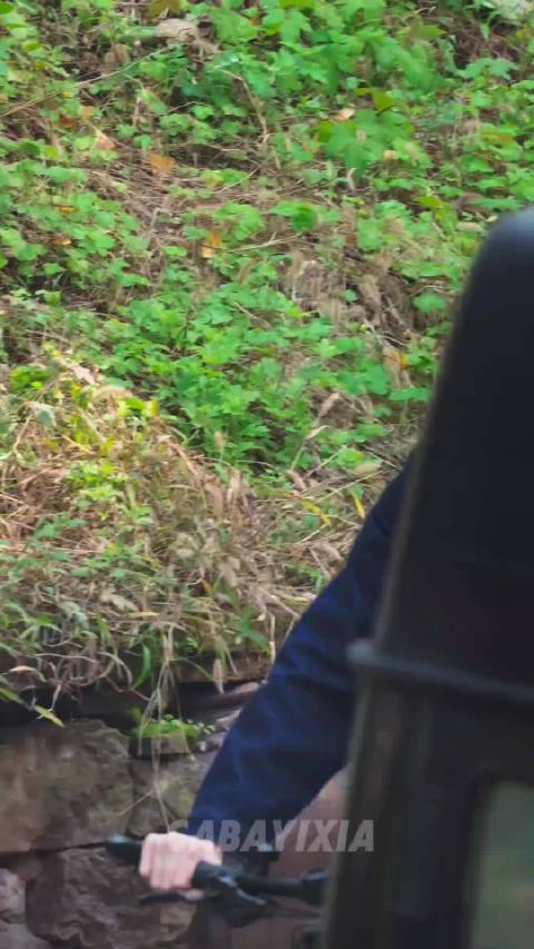 林一简直就是青春男大的代表，这个造型真的好帅好绝