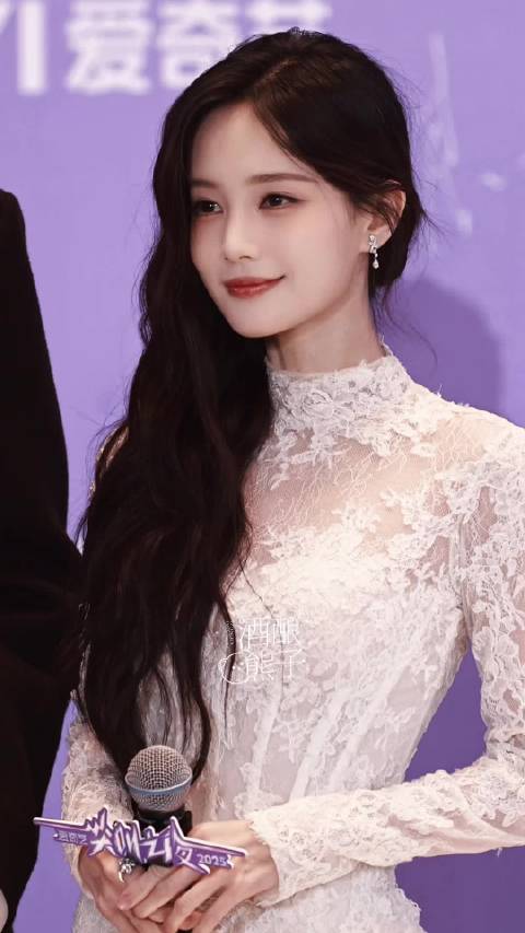 谁看了不喊一声妈咪，太温柔了李一桐