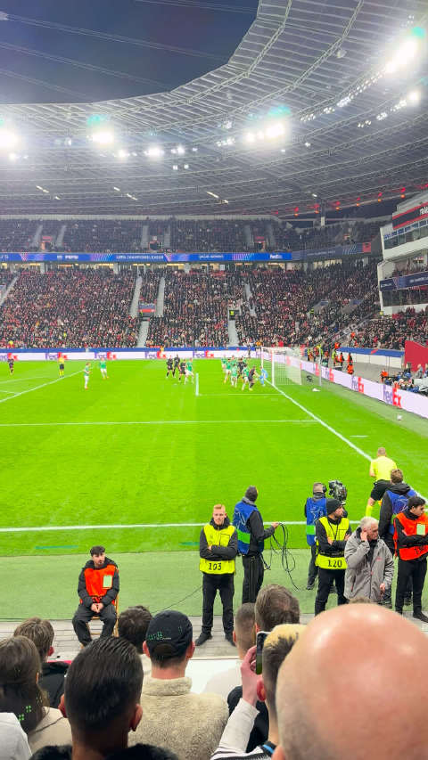 勒沃库森队主场的第一个进球，1:0