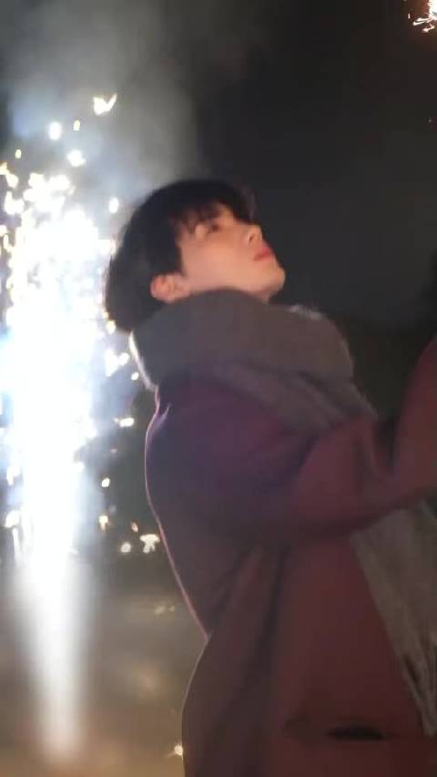 应该没有人能不爱周翊然这个颜值吧，这谁看了能不心动的