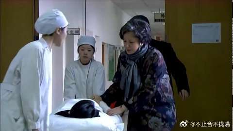 多多肚子疼需要做手术，手术成功后，母女俩也冰释前嫌