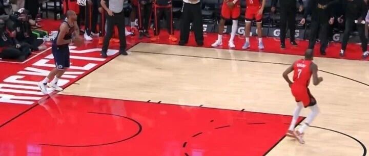 连续3场绝平离奇输球，场场不一样！建最无能快船！