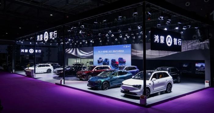 鸿蒙智行携多款明星产品亮相长沙国际车展，上演智能出行盛宴