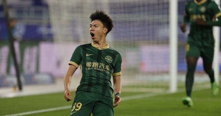 2025中超最佳青年球员！19岁王钰栋当选，28场独造16球