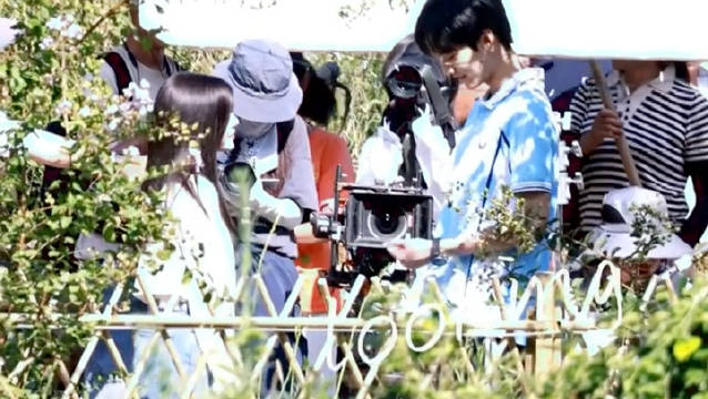 李雾为岑矜摘花反被傲娇拒绝，姐弟互动萌翻观众