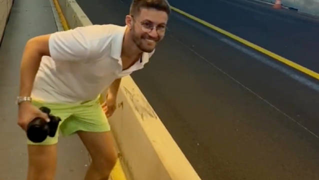 我滴妈！这是什么超跑神车， 速度也太快了，压根没看清楚