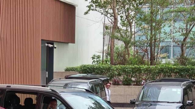 王楚钦孙颖莎、孙逊、翔哥、德华、薛飞等人一起出发赛场，混双半决赛，加油！