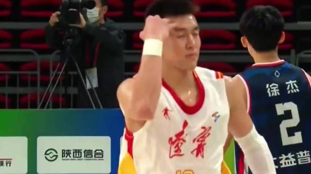 如果郭艾伦在2012年成功赴欧打球，未来有机会打进NBA吗？
