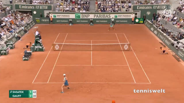 2022法网女单决赛 斯瓦泰克vs高芙 看下斯瓦泰克的发球动作和现在有什么不同