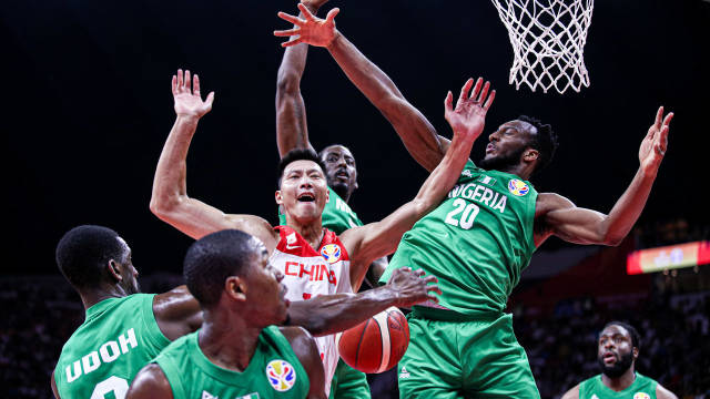 易建联职业生涯最悲壮一战，一人硬刚拥有7-8位NBA主力轮换的尼日利亚男篮！