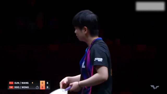 孙颖莎再现张继科式神球，莎头组合3-2险胜晋级