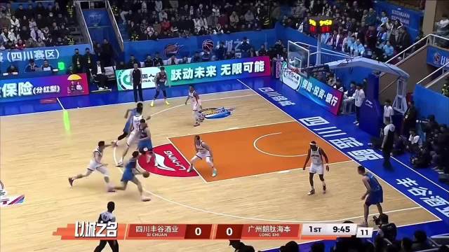 郭艾伦复出首秀受伤，CBA赛场被撞倒