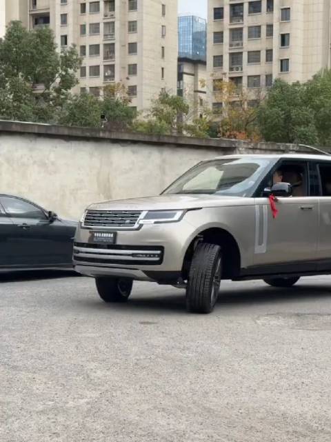 这么来看小米YU7的“面条胎”是被错怪了 死亡角度下即便是路虎揽胜也架不住