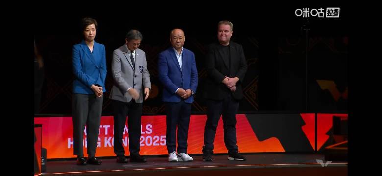 孙颖莎带伤领奖获多方关切，中韩组合赛后互动显风度