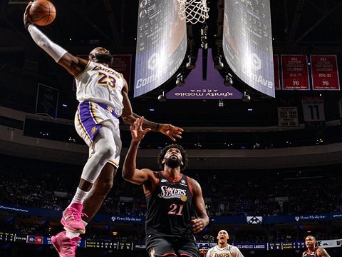 东契奇31+15+11詹皇末节12分，艾顿打爆21中4大帝，湖人力克76人