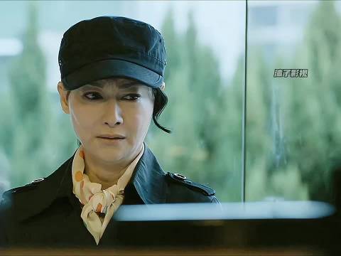 女孩挂断母亲电话后遭遇变故，林依晨惠英红新片《神秘家族》引关注