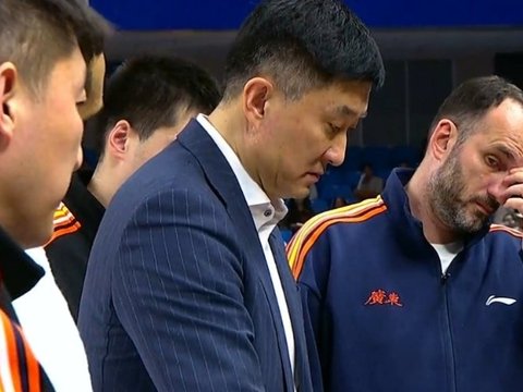 杜锋：3天3赛对体能考验比较大，全新的队友和战术磨合越来越好