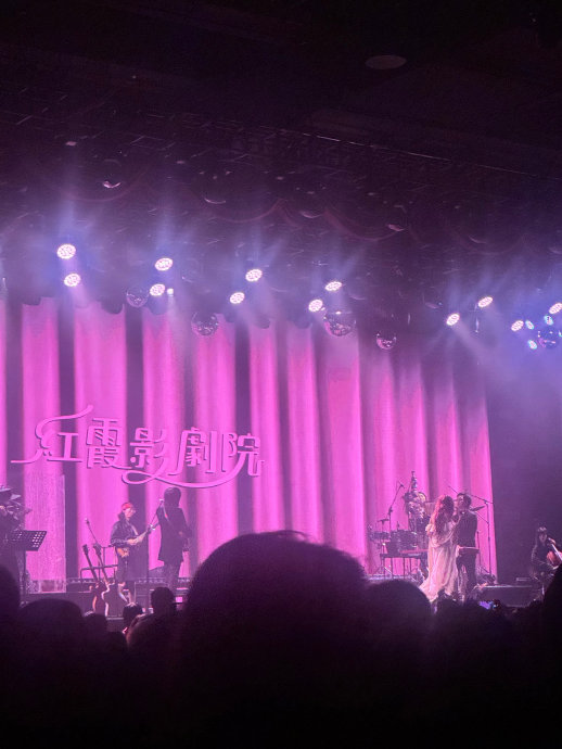 陈婧霏问， 你现在过的， 是你渴望的那种生活吗？ 我小声回答， 是的