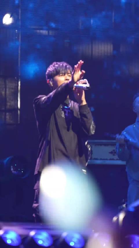 周杰伦济南演唱会《七里香》，我们听的不是歌，是逝去的青春！