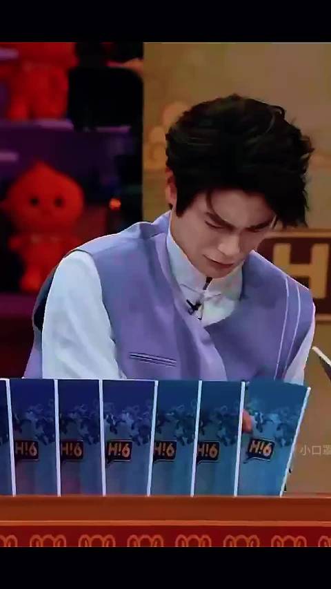 何炅沈月等众星亮相你好星期六，展现独特萌态