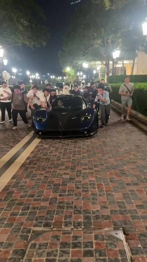 原来顶级超跑都是这样出门的！