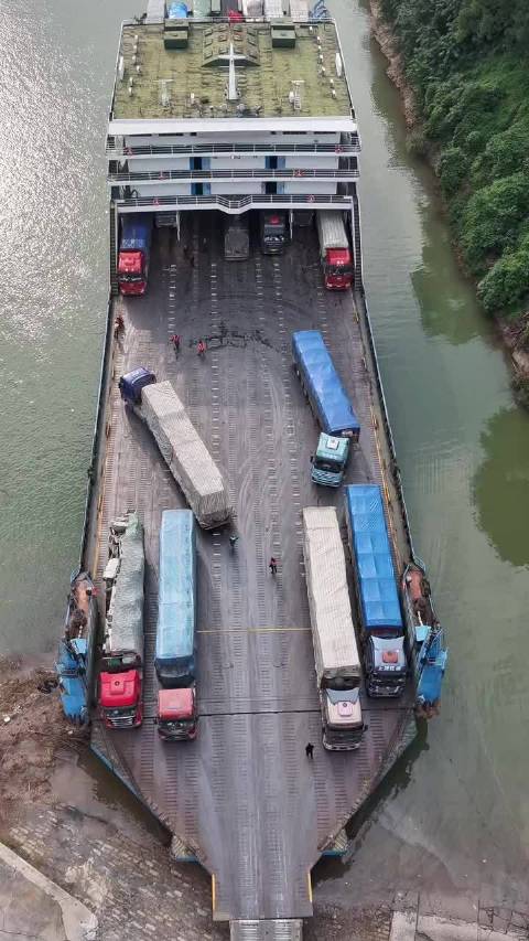 这个视频让我清晰感知到开大货车的车技得多高了