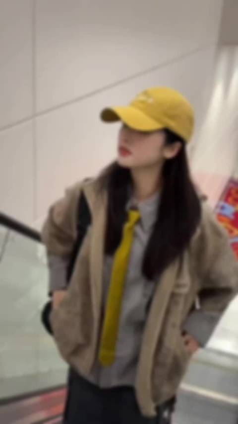 沈月今日份OOTD 我也想要一顶懒得加班的帽子