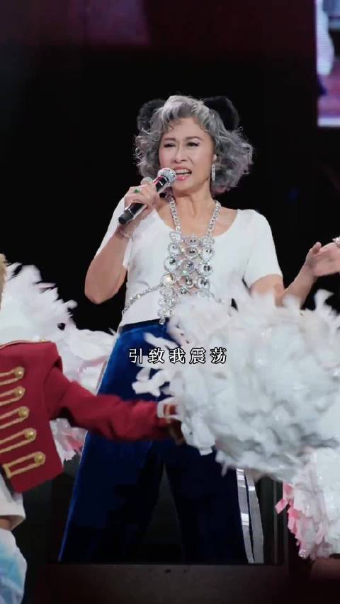 林子祥叶倩文武汉演唱会震撼开唱,80高龄挑战高难度曲目