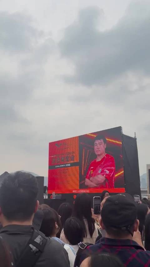 梁靖崑出席香港总决赛见面会，闫安主持呼吁互动