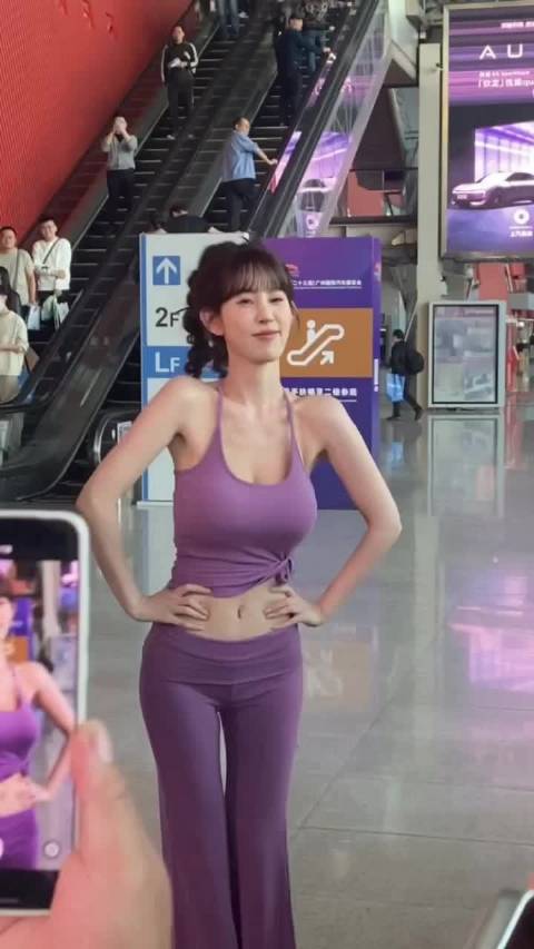 长沙车展小哈娜，参展：坦克400敦煌紫，坦克500敦煌绿，广汽昊铂A800