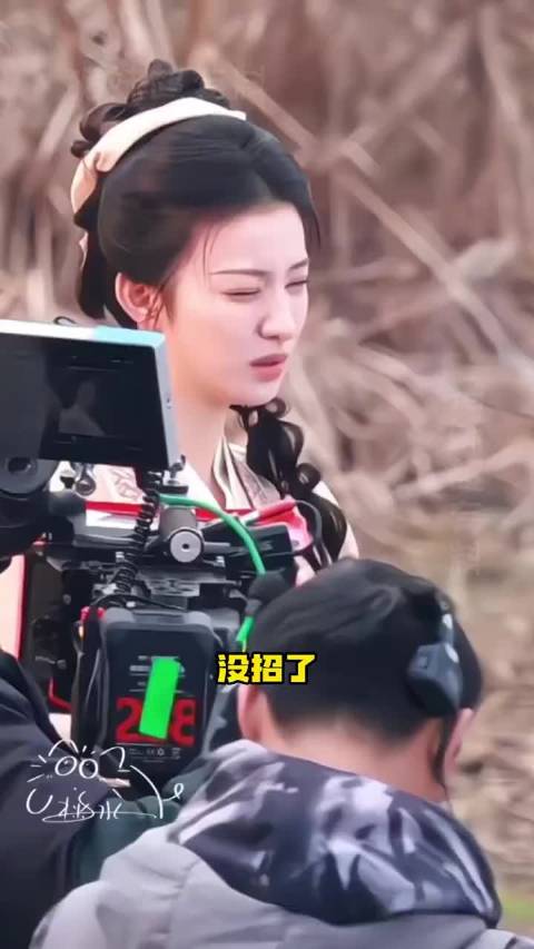 王楚然谈高度近视拒手术原因，称更愿戴隐形眼镜