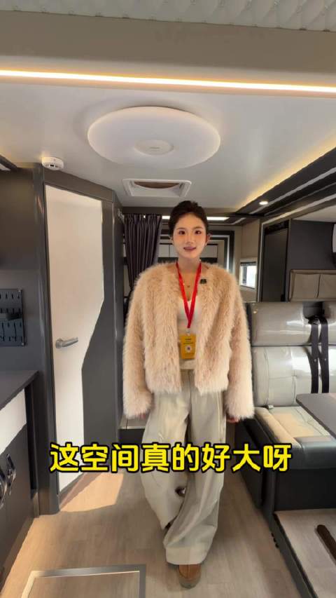 双拓展房车空间真的好大