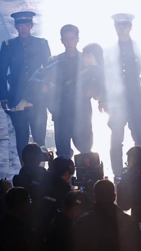 《玉簟秋》丞磊逆光公主抱徐若晗路透视频