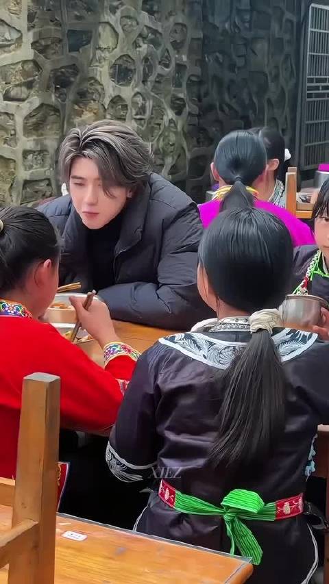 蔡徐坤真的是个很好的人，以沉默行动践行初心，把善意送到每一个需要的角落