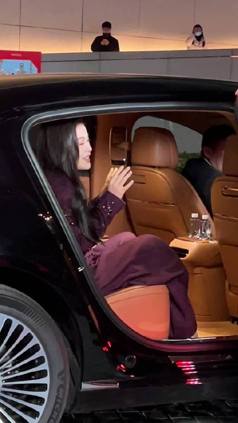 尊界S800赞助芭莎艺术大赏，陈丽君赵雅芝红毯演绎至美姿态