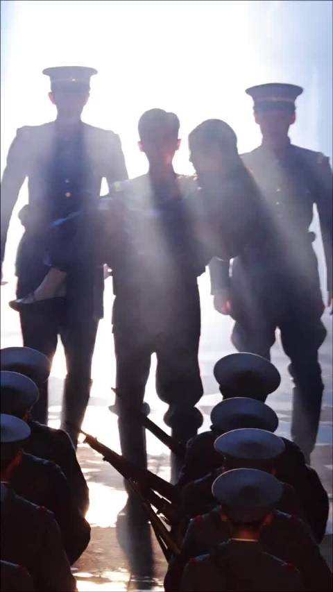 丞磊、徐若晗《玉簟秋》公主抱路透，这光影好有鬼怪的氛围感