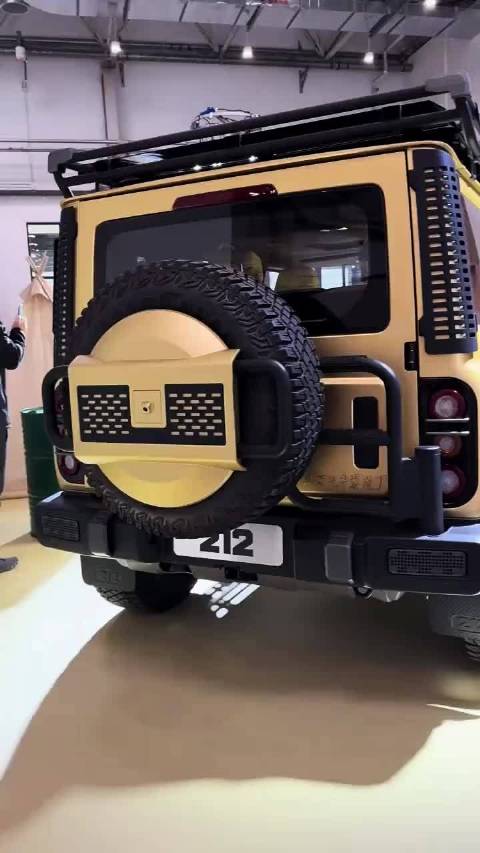 非承载式车身配分动箱四驱系统bj212成地形粉碎机