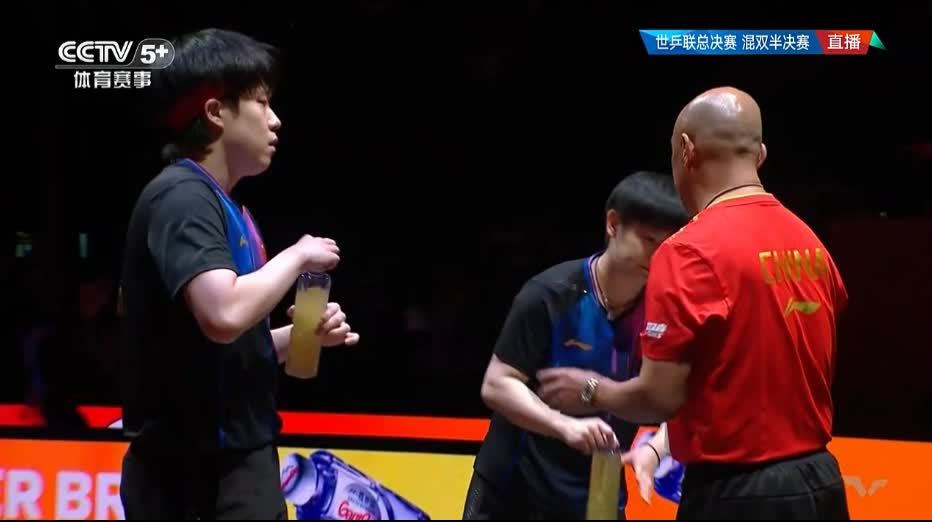 11比6，王楚钦孙颖莎先胜第一局