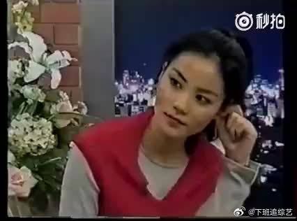 王菲受访谈女儿窦靖童，打牌时无暇管教