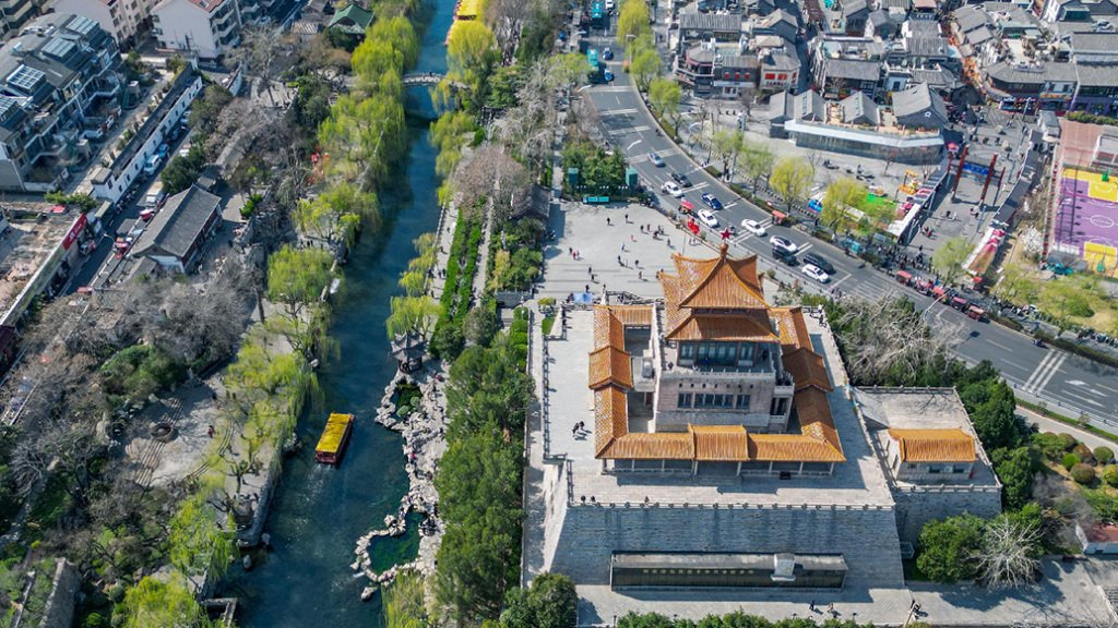 济南市护城河周边的冬日景色。新华社 图