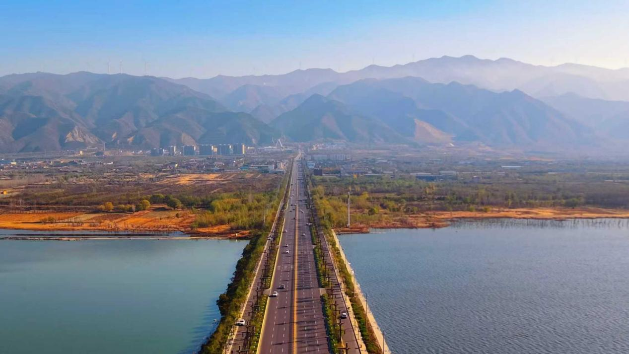 盐湖航拍图。（许怡婷/摄）