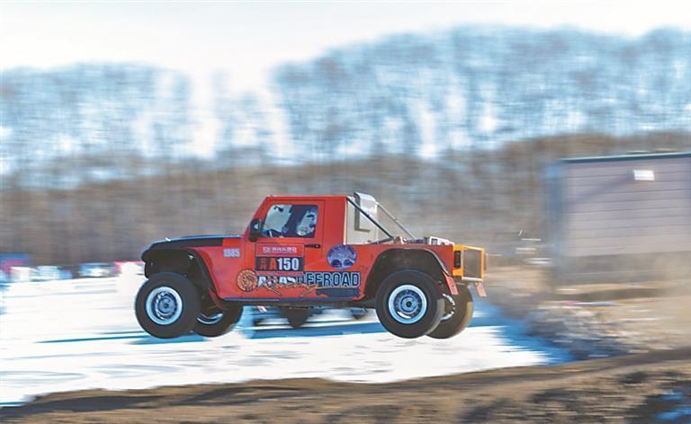 燃情冰雪季｜“友谊杯”汽车场地赛开赛