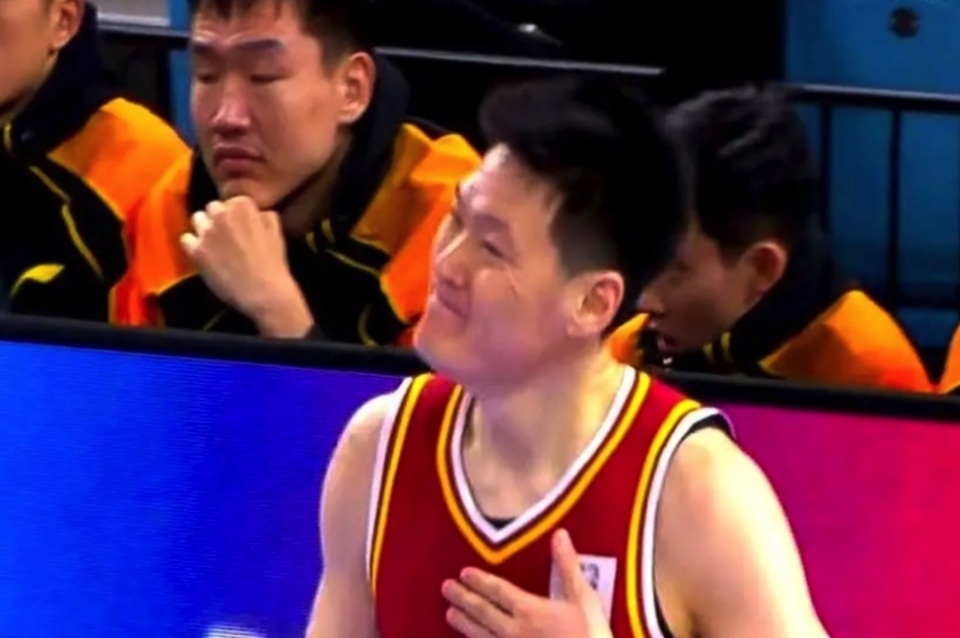 1+2+1！媒体人炮轰顶薪球员，真错怪郭士强了，放FIBA是个灾难！