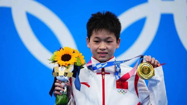 全红婵为适应发育关每天跳台10次，陈若琳称其像换不合脚舞鞋