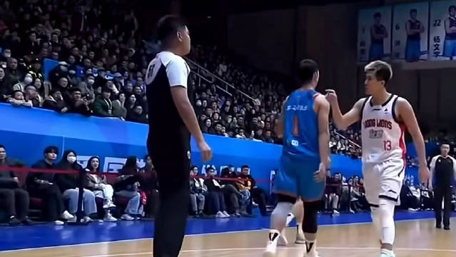 这球艾伦没什么问题啊，小老头你哼什么，没有艾伦，今天你能顺利赢球吗