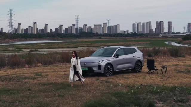 奔赴的意义不在抵达，而是在方向盘后那个不断蜕变的自己